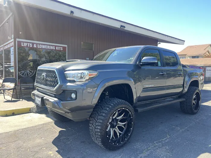 Kings Tire & Wheel 1