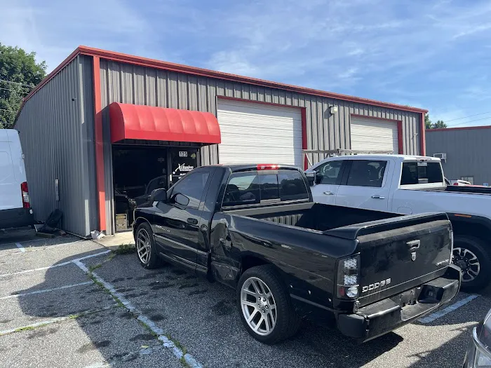 Xclusive Collision Center 0
