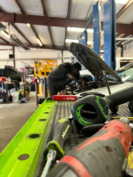 Mango Automotive 8