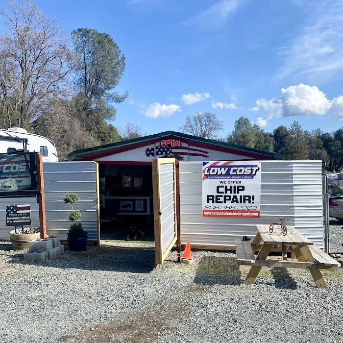 Low Cost Auto Windshield Repair and Replacement 1