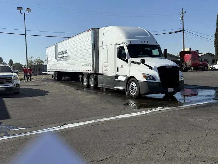 Mobile Truck Trailer wash & Repair 2