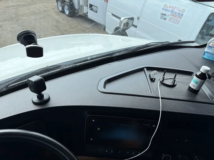 Mobile Truck Trailer wash & Repair 6