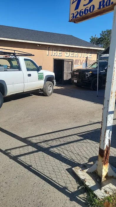 Elias Tire Service. 
