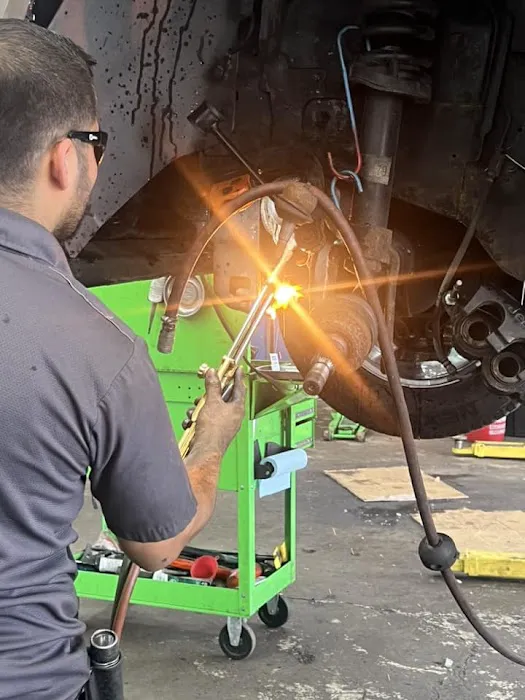 DIAZ AUTO SERVICE & MUFFLERS 1