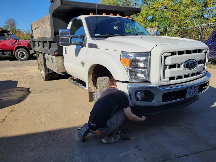 Gran-Prix Auto Body 0