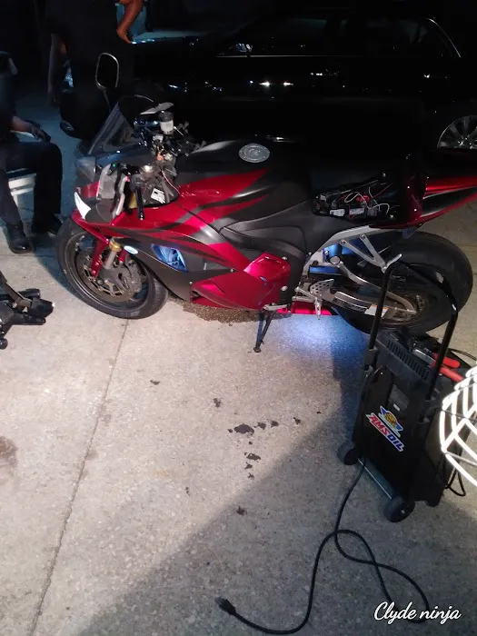 LCC Quick Lube & Tire Llc 4