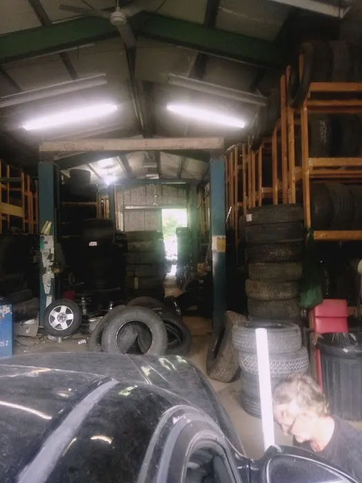 Ray's Tire Shop 4