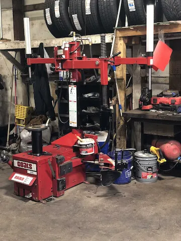 Los Compadres auto repair &tire shop 7