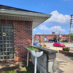 Chuck's Service Center ico