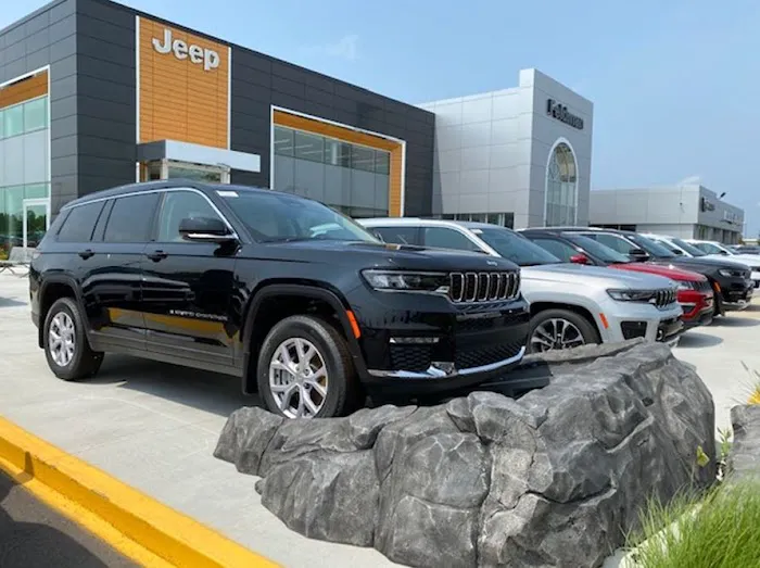 Feldman Chrysler Dodge Jeep RAM of Woodhaven Service Center 2