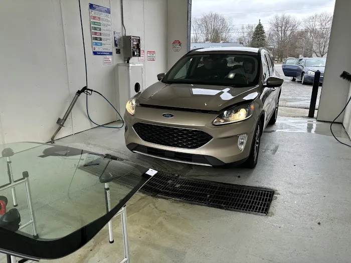 Skyview Auto Glass Walled Lake 6