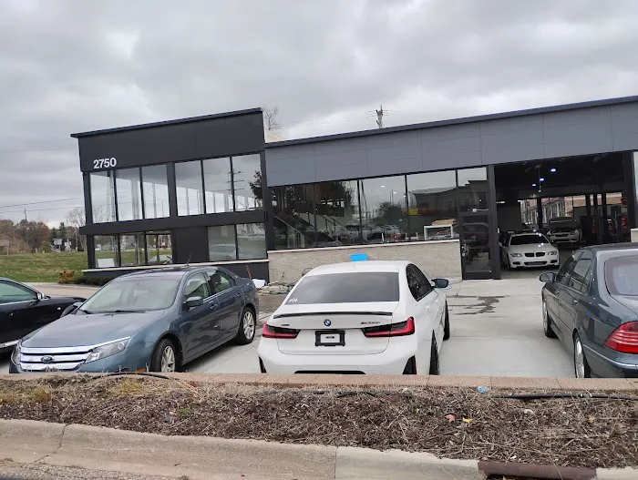 The Auto Lounge 1