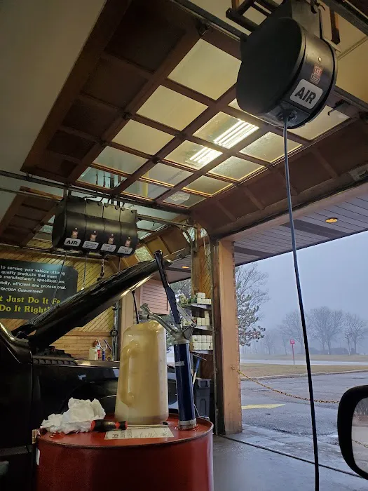Uncle Ed's Oil Shoppe 8