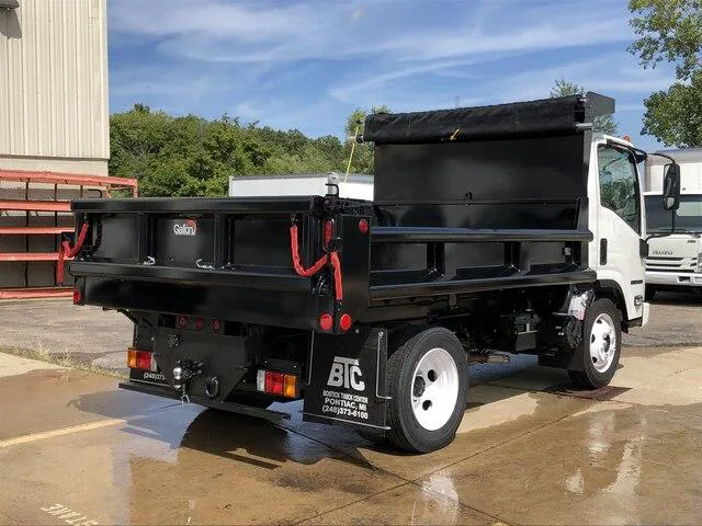 Fox Isuzu Truck - Commercial Service Center 2