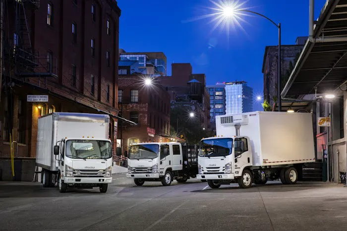 Fox Isuzu Truck - Commercial Service Center 6