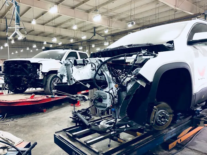 Fox Motors Collision Center - Farmington Hills 5