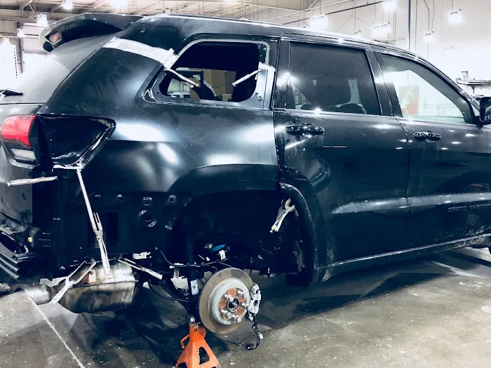 Fox Motors Collision Center - Farmington Hills 7