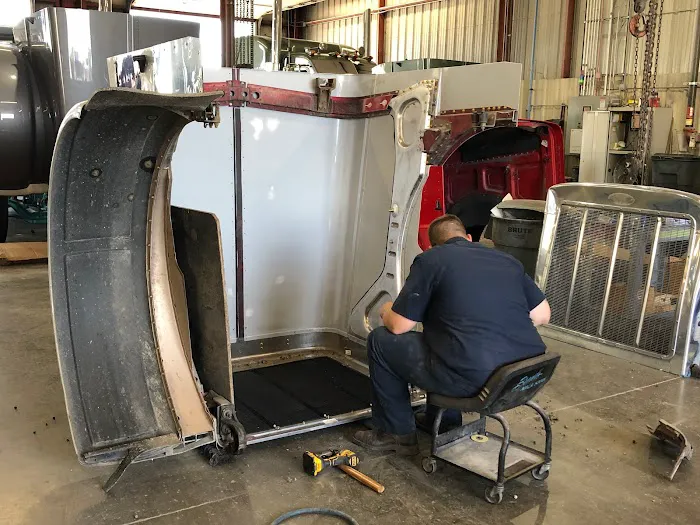 Peterbilt of Council Bluffs Body Shop 3