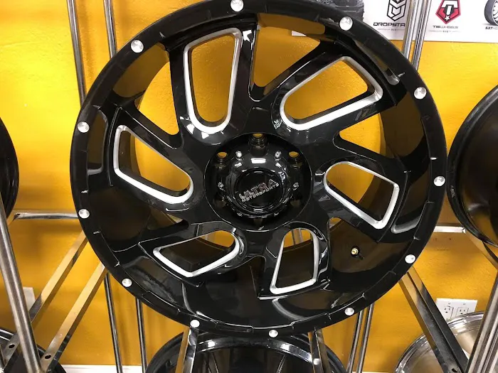 J R Collision and Tires 0