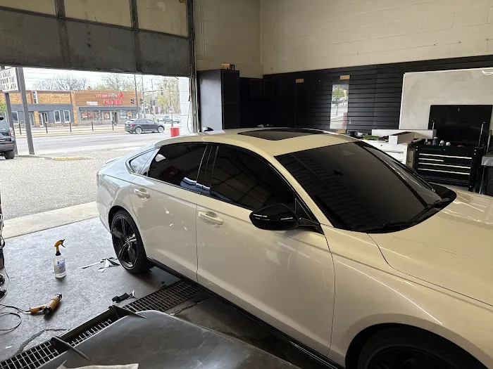 Sadali Window Tinting 0