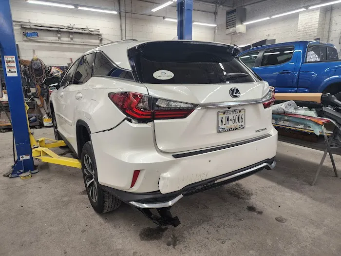 Bobby's Auto Collision 9