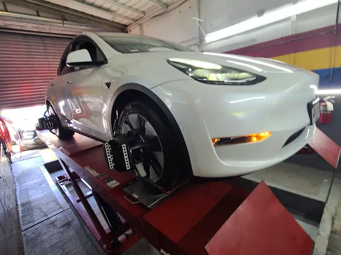 El Chamo Best Auto Repair. 5