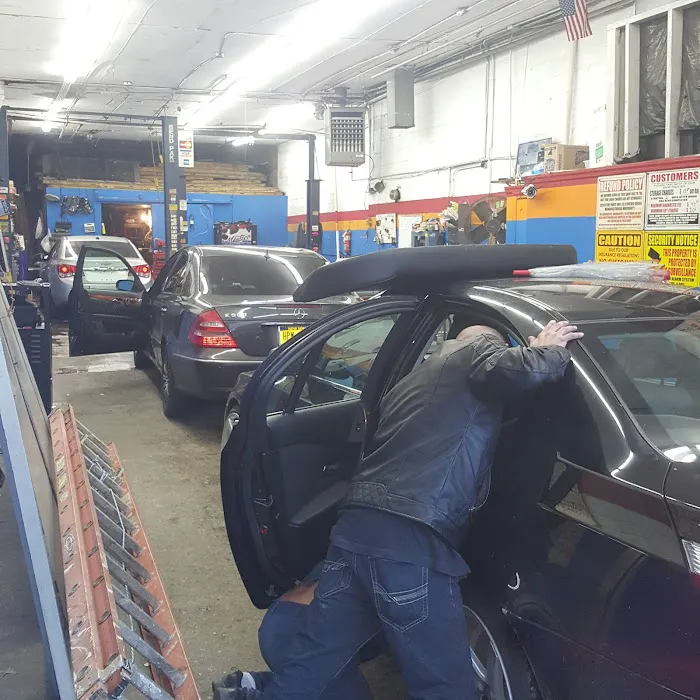 El Chamo Best Auto Repair. 8