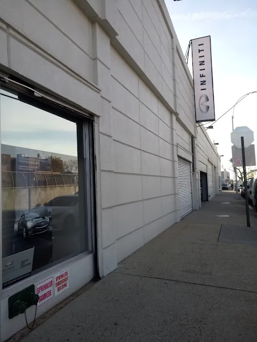 Kings INFINITI Service and Parts Center 4
