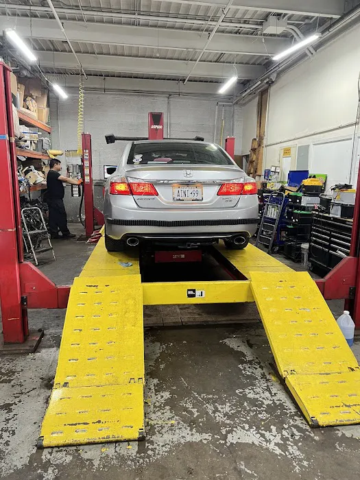 Queen's Auto & Truck Services Inc 8