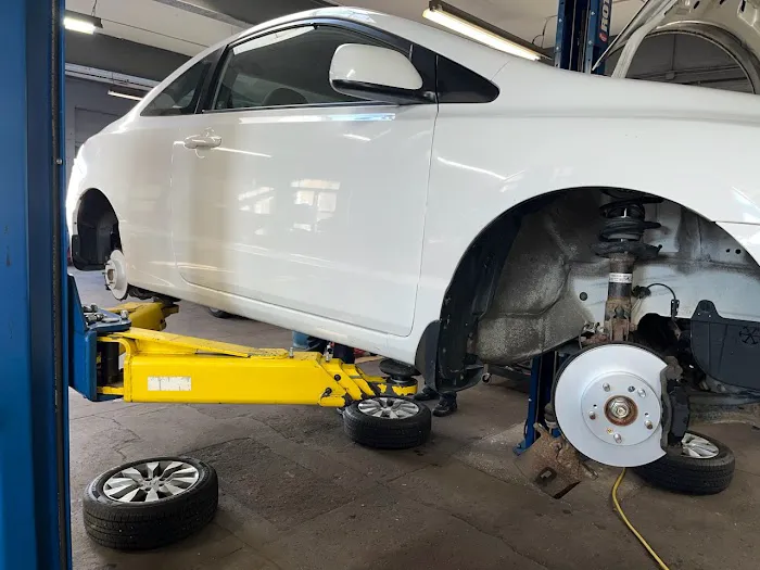 Omar's Auto Clinic 0