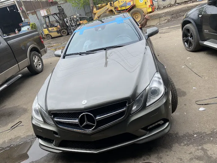 WALLABEE AUTO GLASS 6