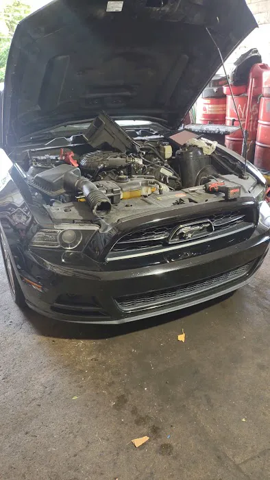 Derrick Auto Mechanic 0