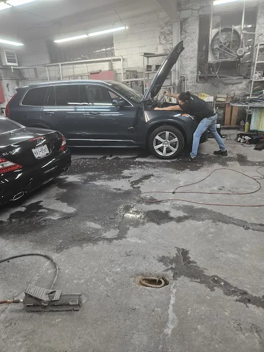 Gus & Nicks Auto Body 4