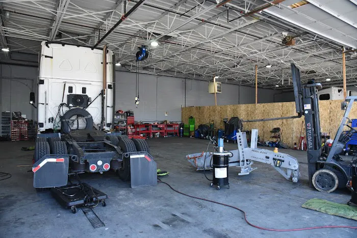 SCHAUMBURG TRUCK AND TRAILER REPAIR 3