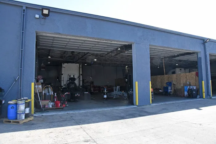 SCHAUMBURG TRUCK AND TRAILER REPAIR 6