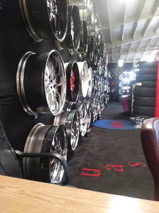 UAS Tires & Wheels 0