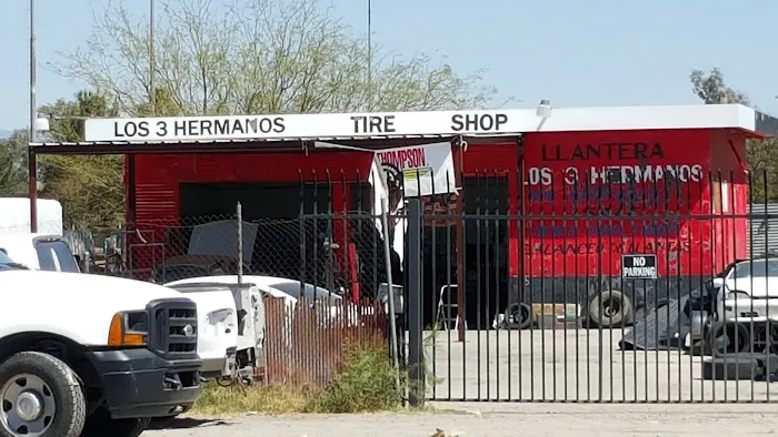 Los 3 Hermanos Tire Shop 0