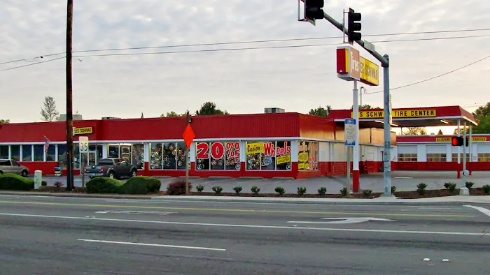 Les Schwab Tire Center 9