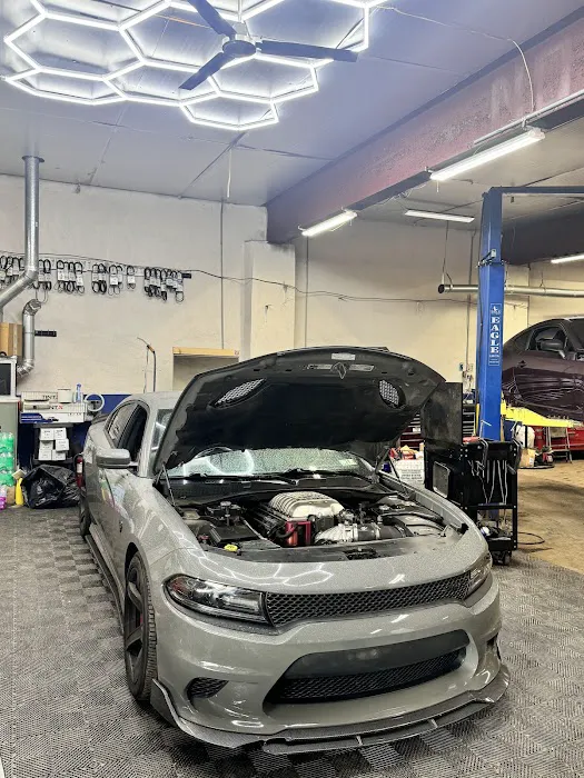 Kustomholics Automotive 6