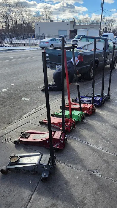 Indio's Tire Shop 9