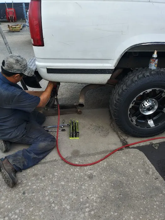 El Taller Auto Repair 2 3