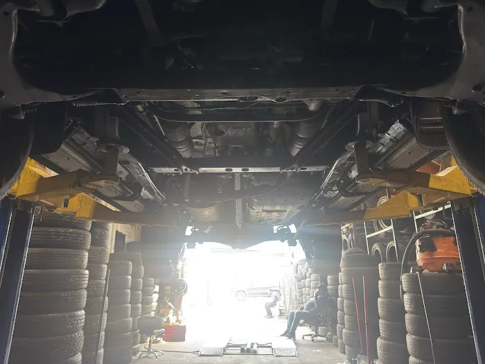 Black Tire Shop 9