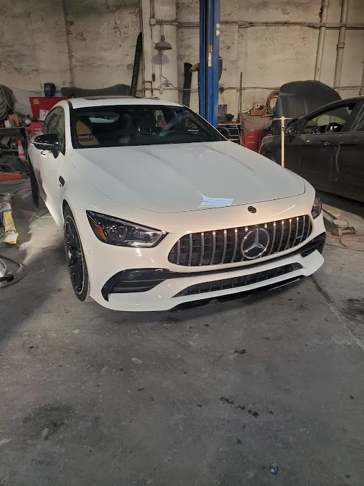 Derkas Auto Body & Glass 8