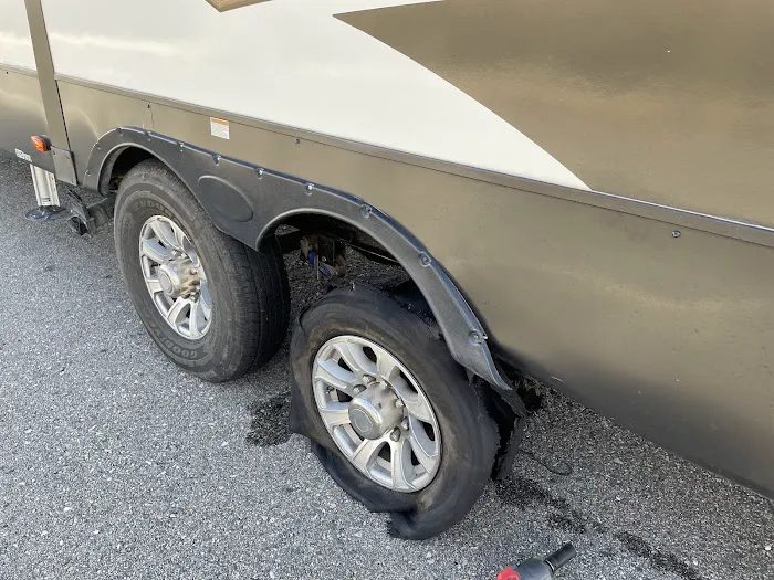 Benny's Tires and Roadside Repair 4