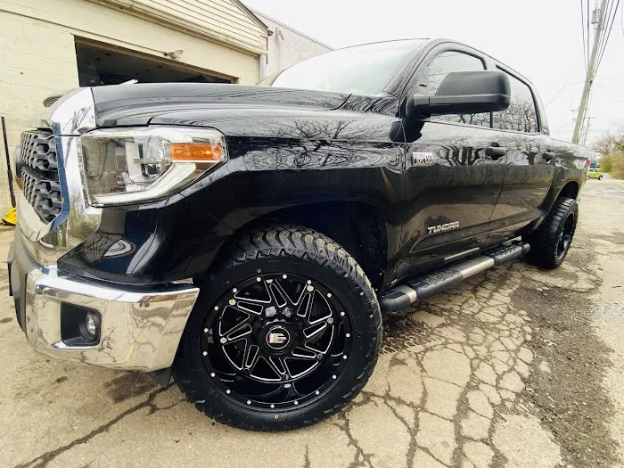 BROTHERS Tire Shop 7