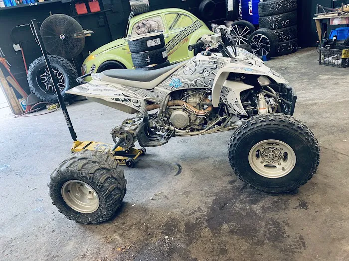 BROTHERS Tire Shop 9