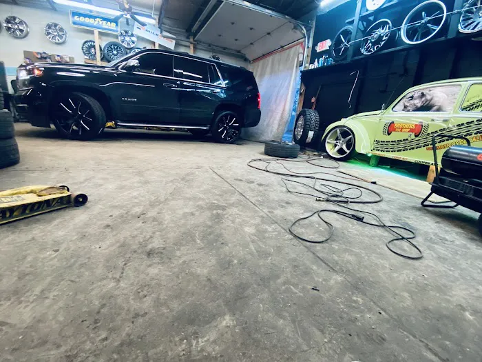 BROTHERS Tire Shop 6
