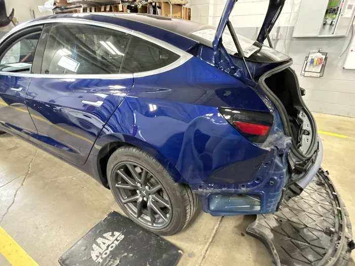 Rife's Auto Body - Grandview 6