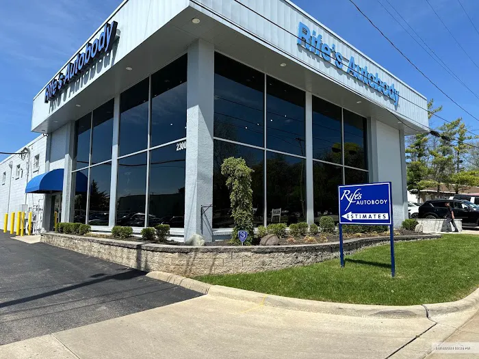 Rife's Auto Body - Grandview 0