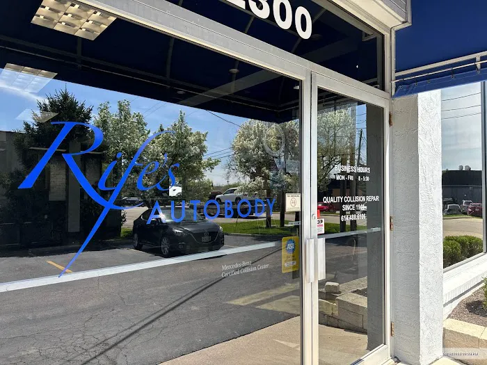 Rife's Auto Body - Grandview 9